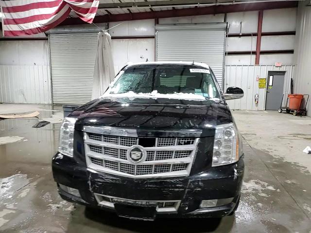 2011 Cadillac Escalade - Image 12
