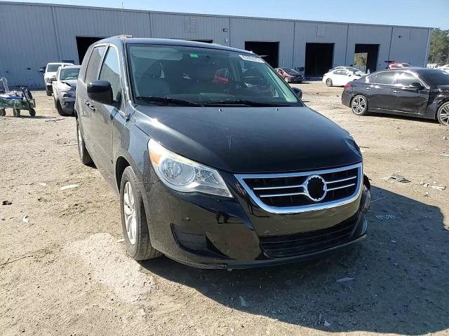 2014 Volkswagen Routan - Image 12
