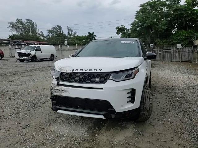 2024 Land Rover Discovery - Image 12