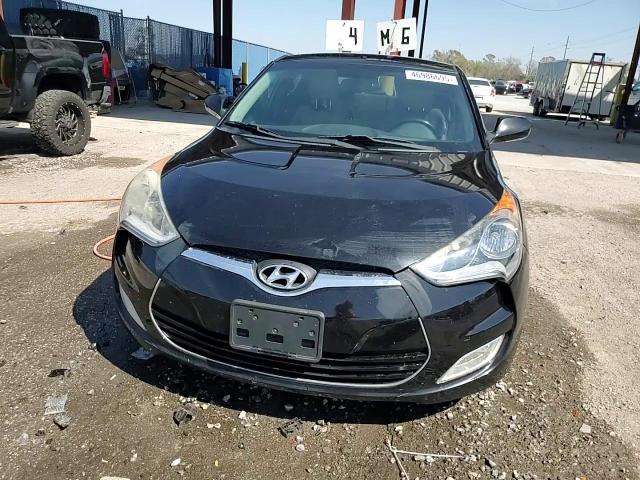 2014 Hyundai Veloster - Image 13