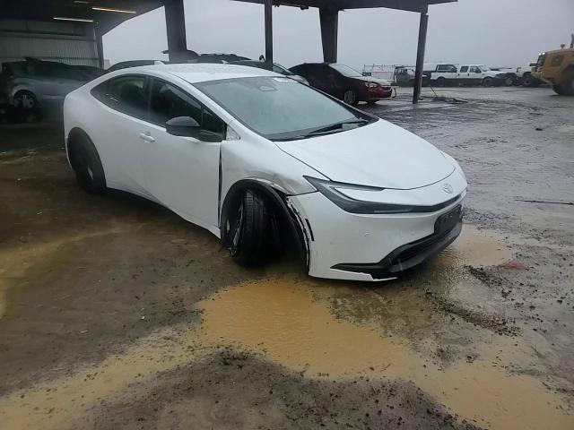 2024 Toyota Prius - Image 10
