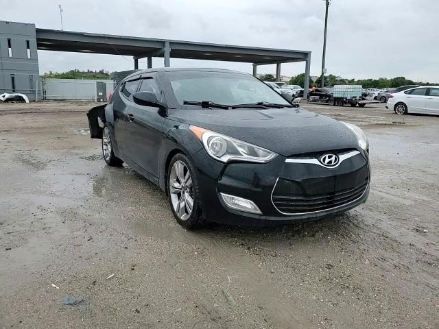 2013 Hyundai Veloster - Image 13