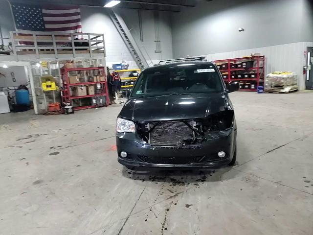 2017 Dodge Caravan - Image 11