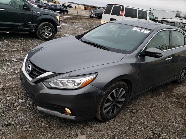 2017 Nissan Altima - Image 11