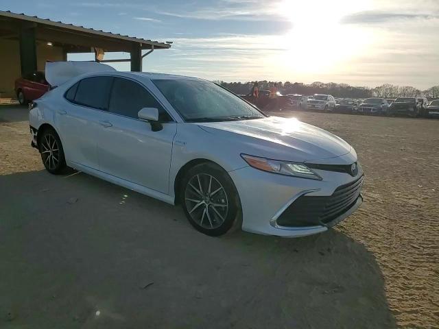 2021 Toyota Camry - Image 14
