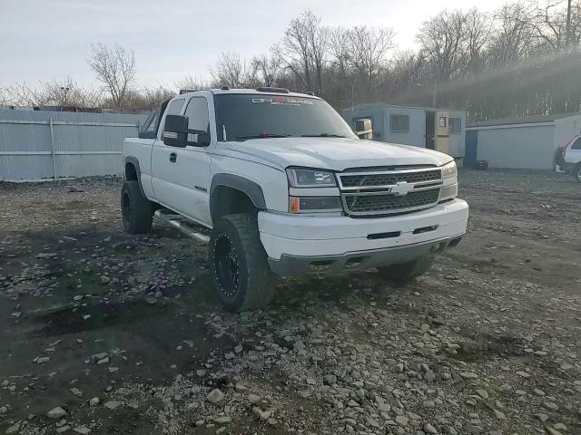 2004 Chevrolet Silverado - Image 11