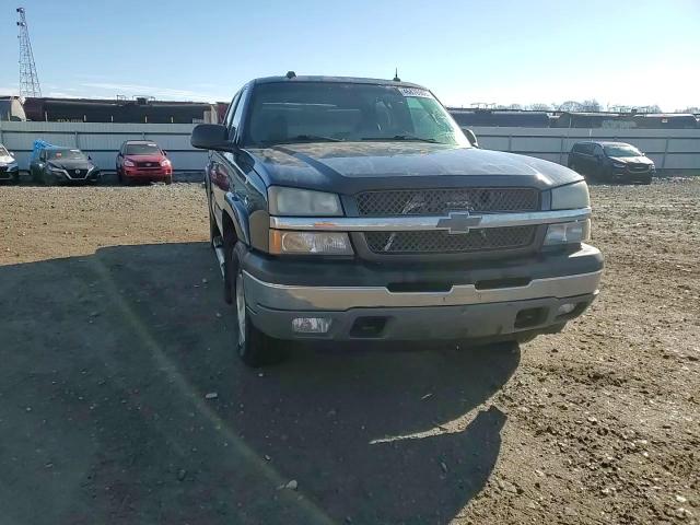 2005 Chevrolet Silverado - Image 11