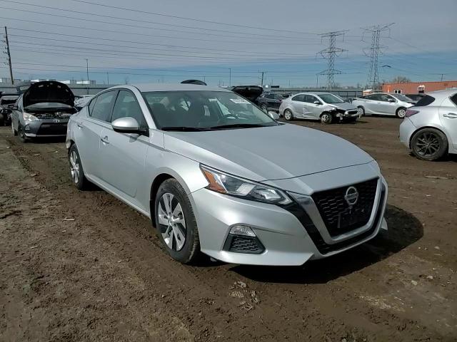 2020 Nissan Altima - Image 11