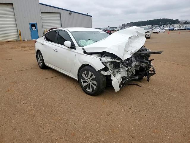 2019 Nissan Altima - Image 11