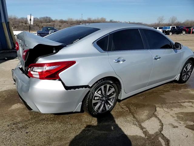 2016 Nissan Altima - Image 13