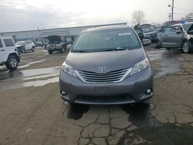 2015 Toyota Sienna - Image 12
