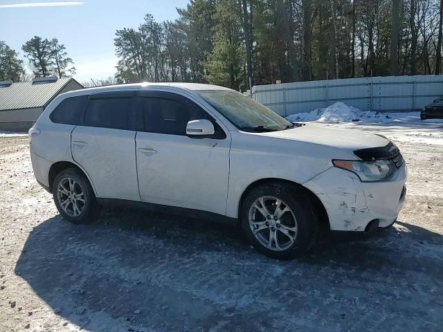 2014 Mitsubishi Outlander - Image 12