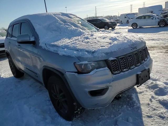 2017 Jeep Grand Cherokee - Image 12