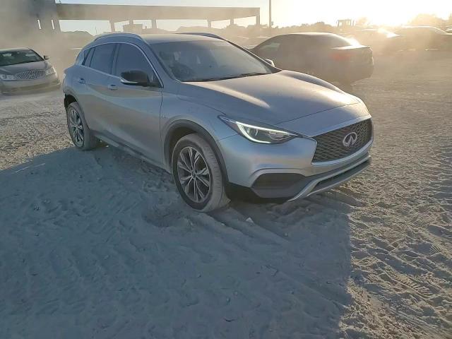 2017 Infiniti QX30 - Image 11