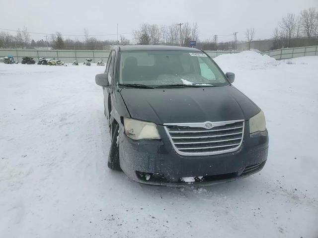 2010 Chrysler Town & Country - Image 12