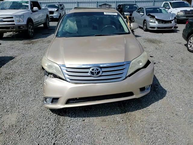 2011 Toyota Avalon - Image 10