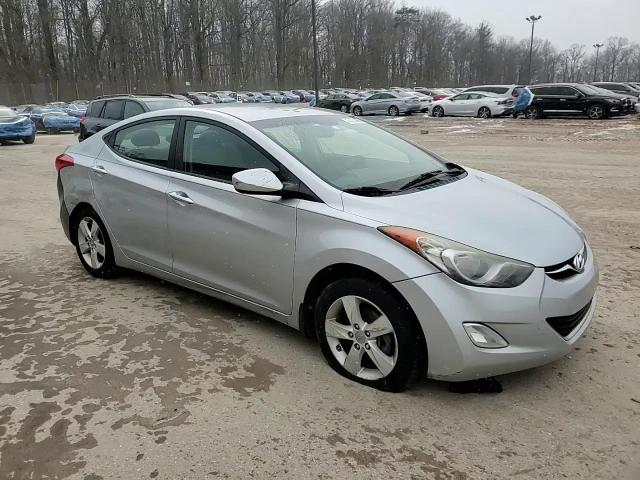 2013 Hyundai Elantra - Image 13