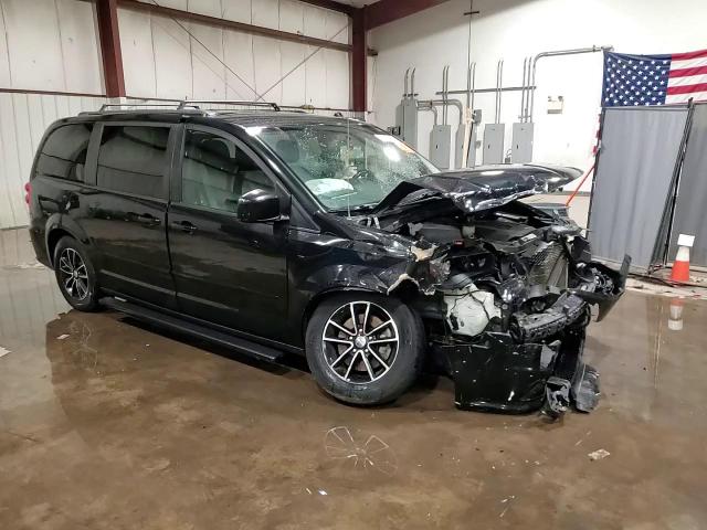 2017 Dodge Caravan - Image 14