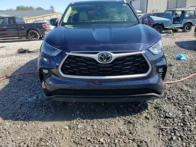 2022 Toyota Highlander - Image 14