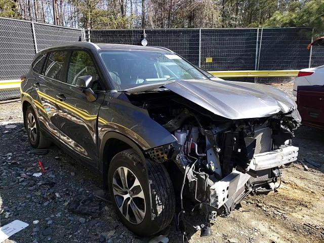 2023 Toyota Highlander - Image 11