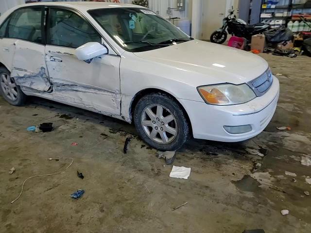 2000 Toyota Avalon - Image 10