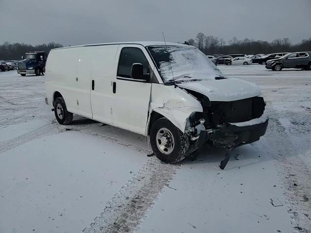2018 Chevrolet Express - Image 15