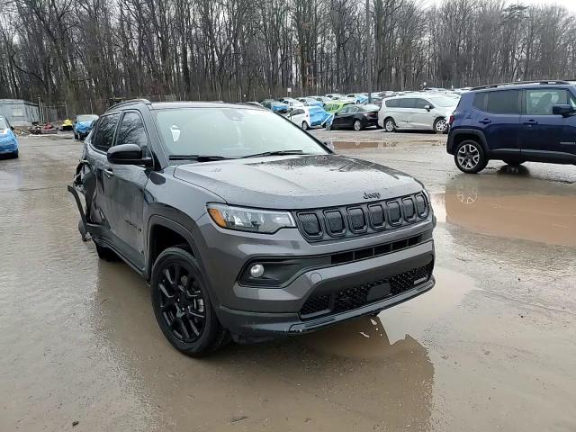2022 Jeep Compass - Image 13