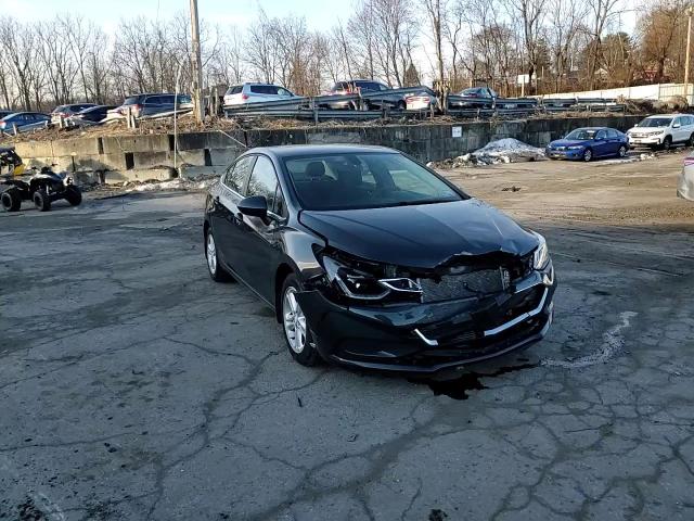 2018 Chevrolet Cruze - Image 11