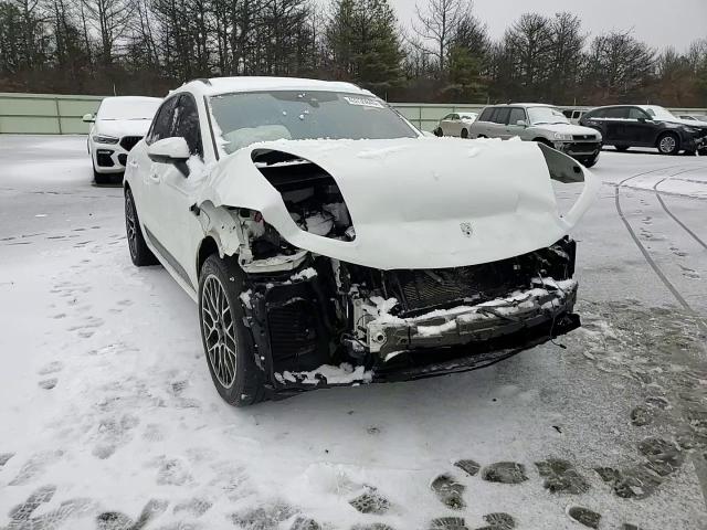 2018 Porsche Macan - Image 12