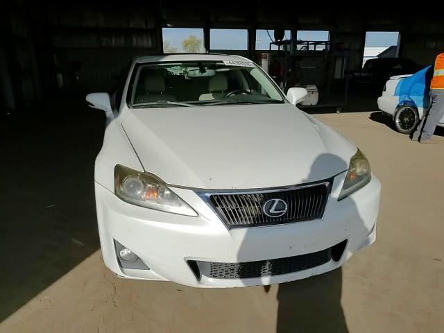 2011 Lexus IS - Image 11