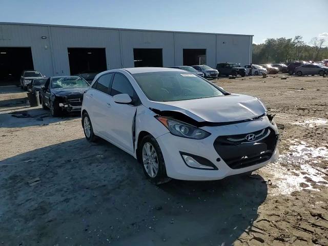 2014 Hyundai Elantra - Image 11