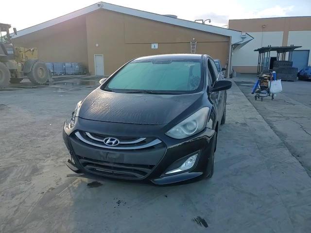 2013 Hyundai Elantra - Image 11