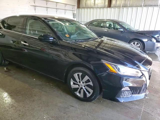 2020 Nissan Altima - Image 13