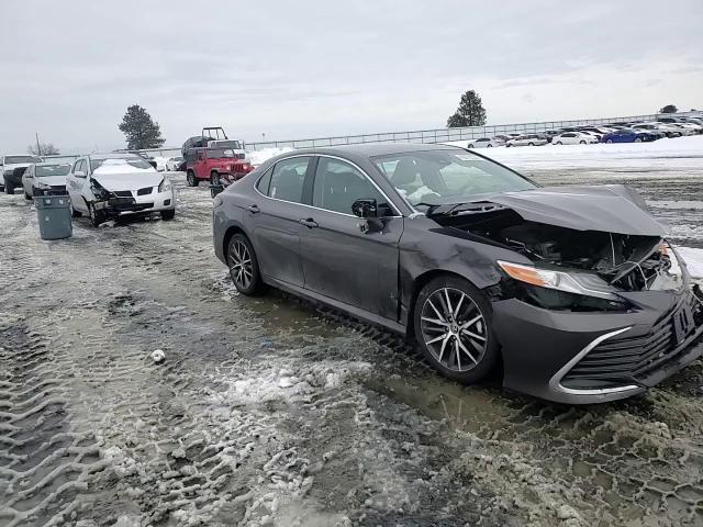 2023 Toyota Camry - Image 11