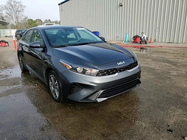 2022 Kia Forte - Image 13