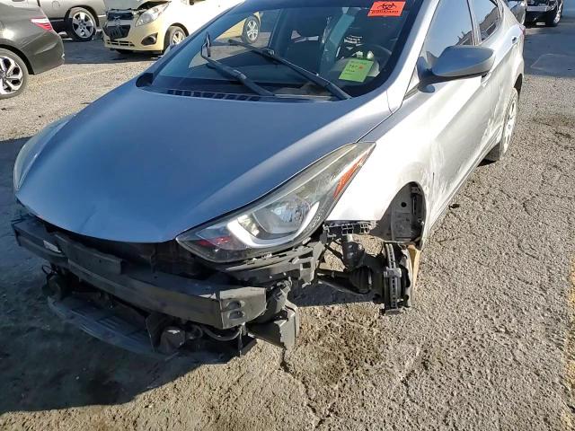 2016 Hyundai Elantra - Image 13