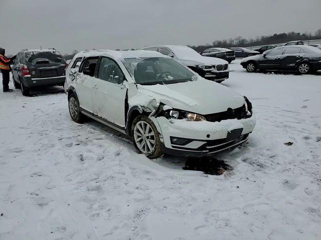 2017 Volkswagen Golf - Image 11