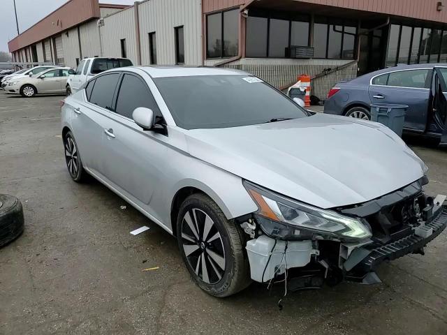 2020 Nissan Altima - Image 11