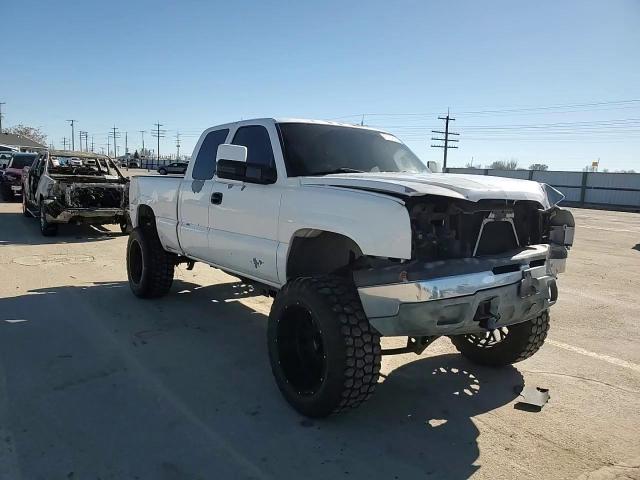 2003 Chevrolet Silverado - Image 11