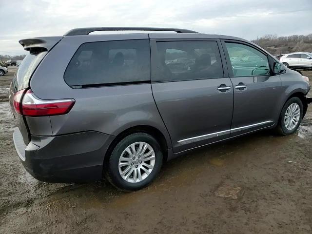 2017 Toyota Sienna - Image 14