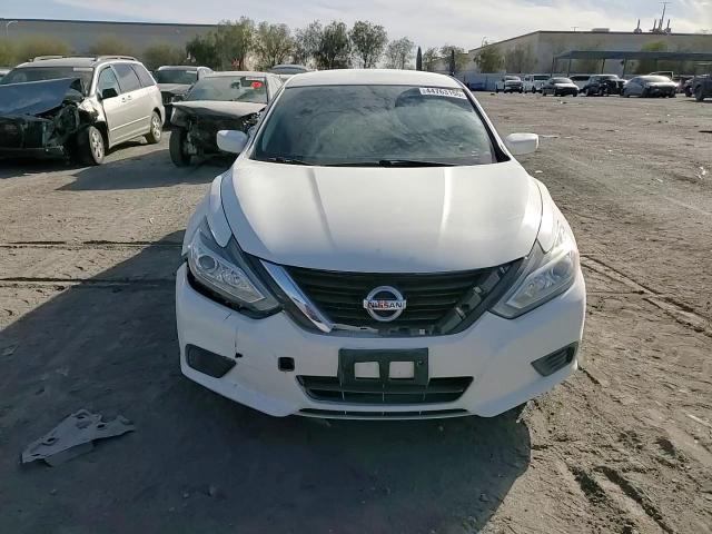 2017 Nissan Altima - Image 11