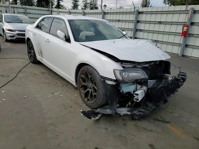 2019 Chrysler 300 - Image 10