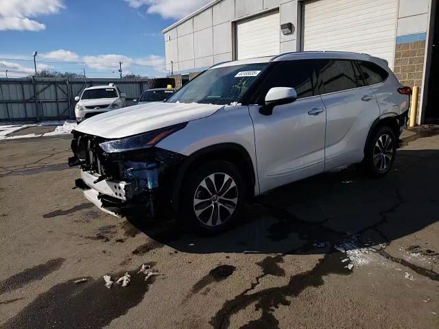 2021 Toyota Highlander - Image 15