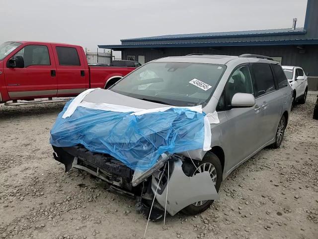 2020 Toyota Sienna - Image 11