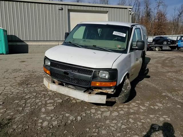 2003 Chevrolet Express - Image 12