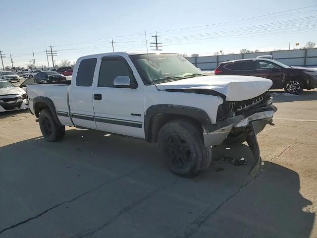 2002 Chevrolet Silverado - Image 11
