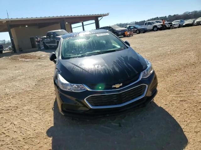 2018 Chevrolet Cruze - Image 13