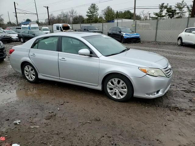 2011 Toyota Avalon - Image 10