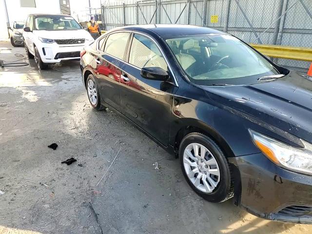 2017 Nissan Altima - Image 13