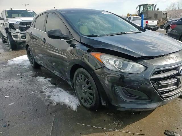 2017 Hyundai Elantra - Image 13